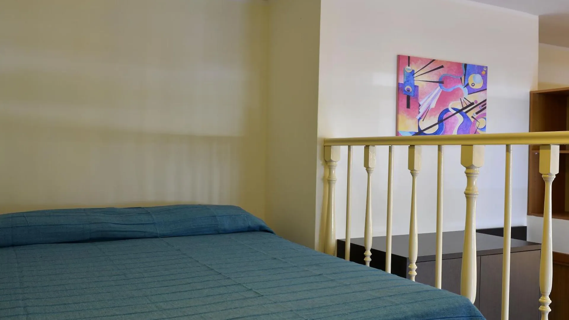 Gemelli Holidays 2: Dual Loft Apartments with Private Courtyard Rome