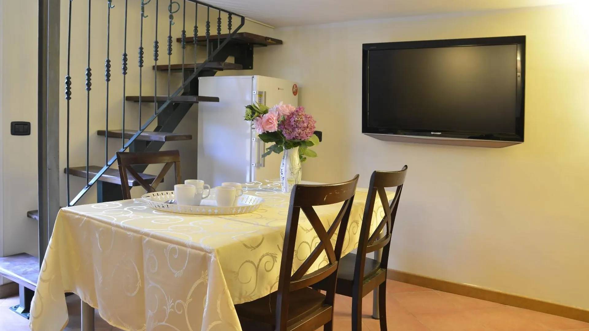 Gemelli Holidays 2: Dual Loft Apartments with Private Courtyard Rome 0*,  Italy