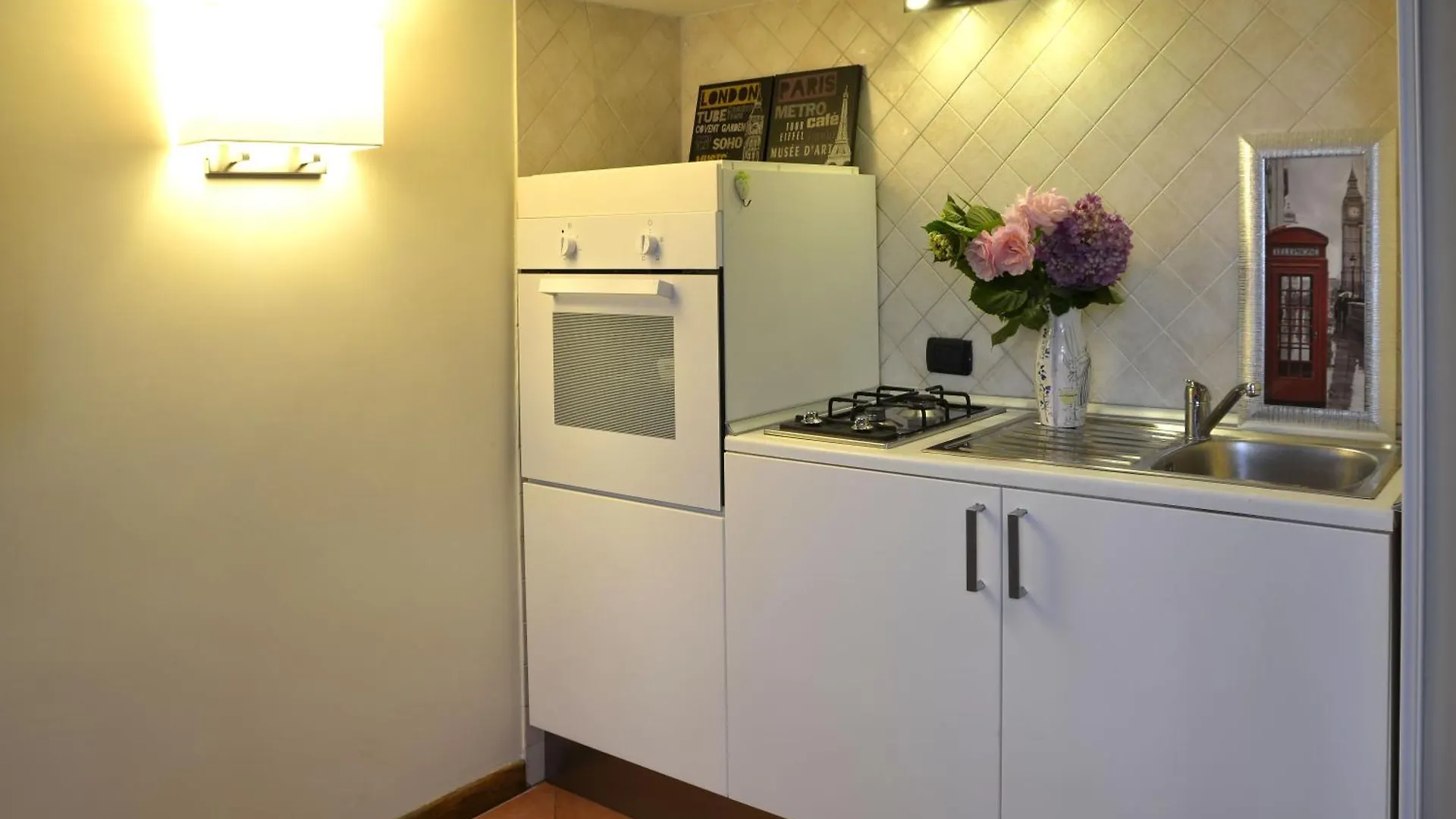 Gemelli Holidays 2: Dual Loft Apartments with Private Courtyard Rome