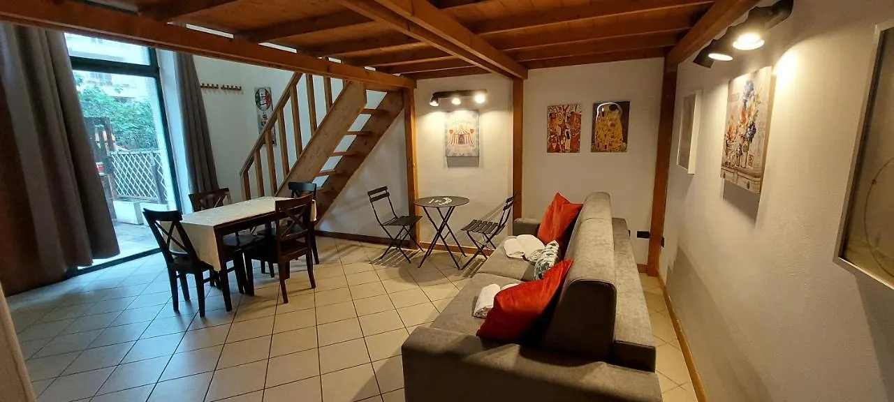 Gemelli Holidays 2: Dual Loft Apartments with Private Courtyard Rome 0*,